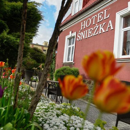 Hotel Sniezka Krosno Exterior foto