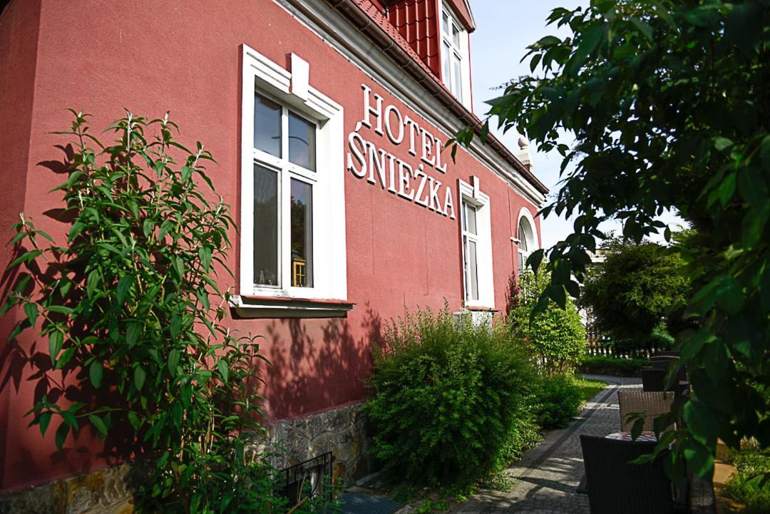 Hotel Sniezka Krosno Exterior foto